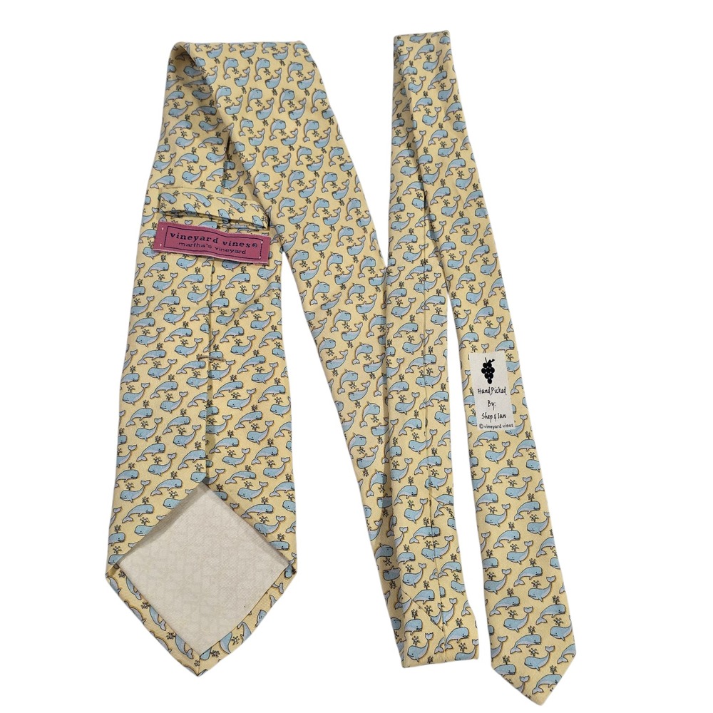 Vineyard Vines Marthas Vineyard Mens Necktie Yellow Blue Whales USA Novelty